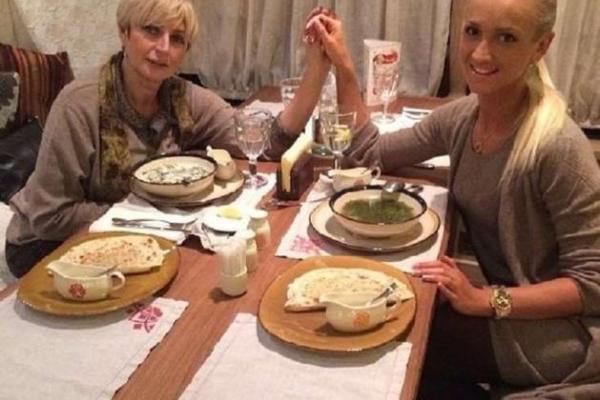 Фанаты решили, что Ольга Бузова подлизывается к свекрови