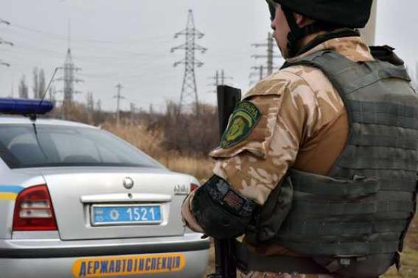 В Мариуполе полицейские спасли жизнь молодой женщине, собравшейся спрыгнуть с моста В Мариуполе полицейские спасли жизнь молодой женщине, собравшейся спрыгнуть с моста