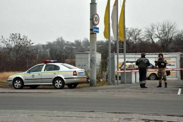 В Мариуполе полицейские спасли жизнь молодой женщине, собравшейся спрыгнуть с моста В Мариуполе полицейские спасли жизнь молодой женщине, собравшейся спрыгнуть с моста
