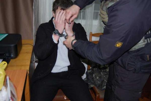 Террориста, который находился в международном розыске задержали сотрудники СБУ на Черниговщине Террориста, который находился в международном розыске задержали сотрудники СБУ на Черниговщине