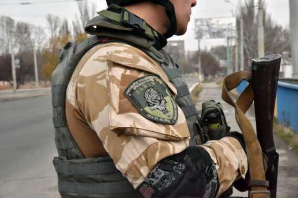 В Мариуполе полицейские спасли жизнь молодой женщине, собравшейся спрыгнуть с моста В Мариуполе полицейские спасли жизнь молодой женщине, собравшейся спрыгнуть с моста