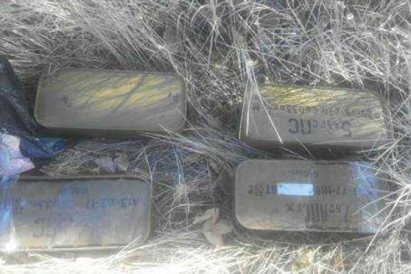 В прифронтовой зоне сотрудники СБУ обнаружили два схрона с боеприпасами В прифронтовой зоне сотрудники СБУ обнаружили два схрона с боеприпасами