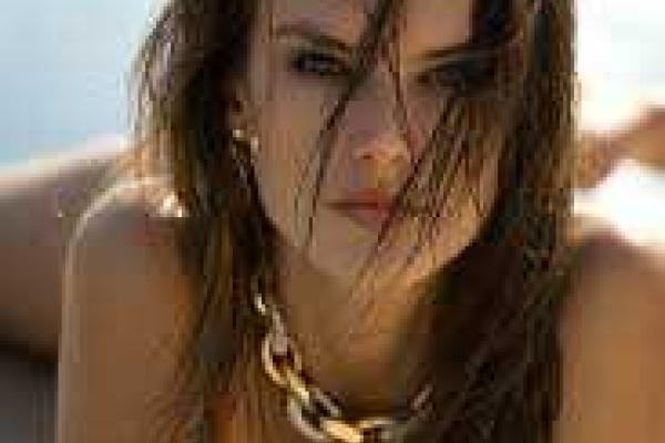 Модель Алессандра Амбросио снялась для мужского журнала Maxim Модель Алессандра Амбросио снялась для мужского журнала Maxim