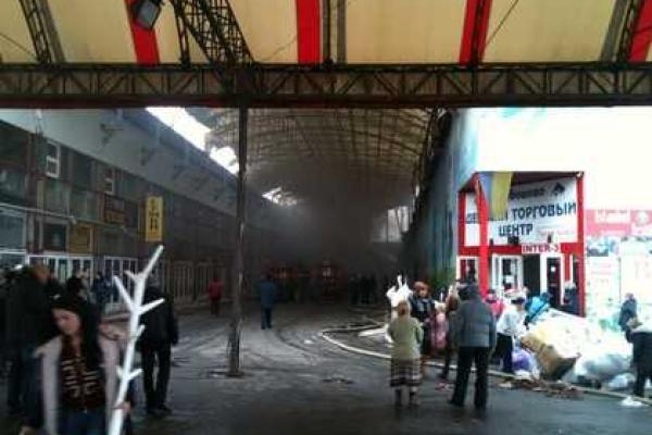 Во время пожара в Харькове на рынке "Барабашово" вьетнамцы дрались со спасателями, а мародеры крали вещи Во время пожара в Харькове на рынке "Барабашово" вьетнамцы дрались со спасателями, а мародеры крали вещи