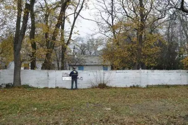 Украинские патриоты в Керчи победили: в городе закрасили последнее граффити Путина Украинские патриоты в Керчи победили: в городе закрасили последнее граффити Путина