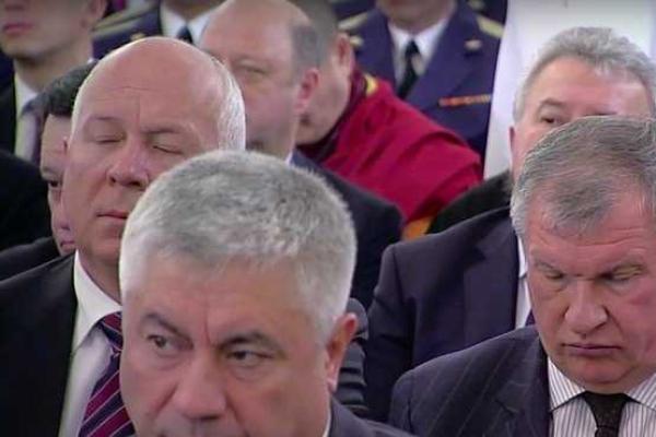 Соцсети шутят: Путин чуть "до смерти" не усыпил зрителей, слушавших его выступление перед Федеральным собранием