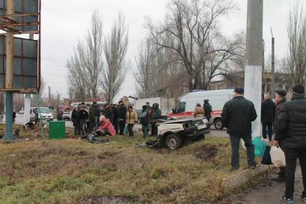 Кровавое ДТП в Стаханове: машину разорвало на части, есть жертвы Кровавое ДТП в Стаханове: машину разорвало на части, есть жертвы