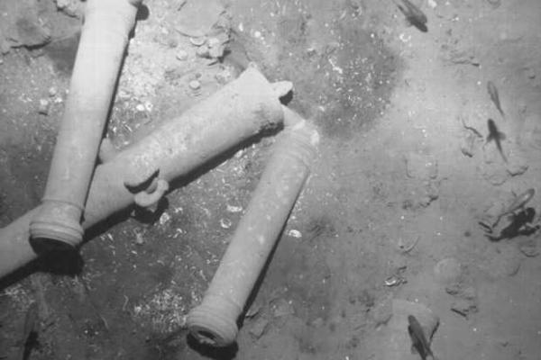 В Сети появились снимки останков испанского галеона, лежащих на огромной глубине с сокровищами В Сети появились снимки останков испанского галеона, лежащих на огромной глубине с сокровищами