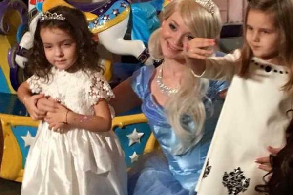 Алла Пугачева с детьми посетила сказочный праздник на дне рождения дочери Киркорова