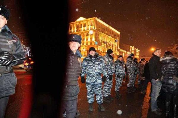 В Москве на Пушкинской площади несколько сотен протестующих собрались на митинг 