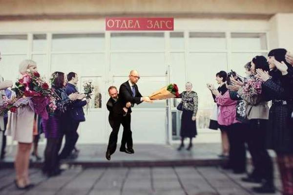 Пользователи Сети юморят над потасовкой Барны и Яценюка. Фотожабы