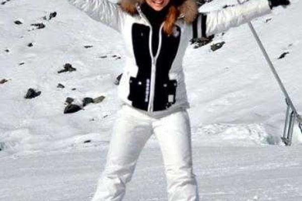 Певица Анна Семенович нежится на отдыхе в Швейцарии в объятиях своего возлюбленного Певица Анна Семенович нежится на отдыхе в Швейцарии в объятиях своего возлюбленного