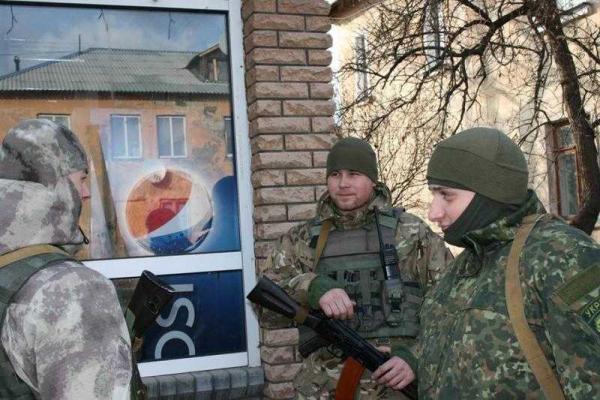 Сотрудники полиции и бойцы ВСУ охраняют правопорядок в городе Счастье и противостоят многочисленным вражеским ДРГ  Сотрудники полиции и бойцы ВСУ охраняют правопорядок в городе Счастье и противостоят многочисленным вражеским ДРГ