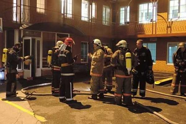 В центре Киева произошел пожар в паркинге, проводилась эвакуация людей В центре Киева произошел пожар в паркинге, проводилась эвакуация людей