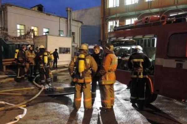 В центре Киева произошел пожар в паркинге, проводилась эвакуация людей В центре Киева произошел пожар в паркинге, проводилась эвакуация людей