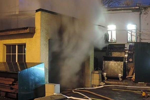 В центре Киева произошел пожар в паркинге, проводилась эвакуация людей В центре Киева произошел пожар в паркинге, проводилась эвакуация людей