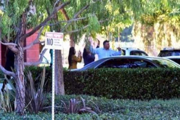 В Сеть попало видео с места кровавого инцидента в Калифорнии, снятое с высоты птичьего полета В Сеть попало видео с места кровавого инцидента в Калифорнии, снятое с высоты птичьего полета