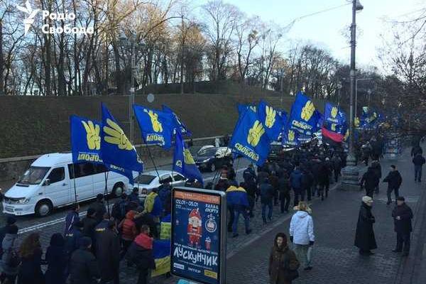 Под стенами Верховной Рады проходит акция с требованием отставки Яценюка