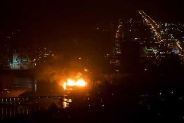 Видео масштабного пожара в столичном ресторане "Млин" Видео масштабного пожара в столичном ресторане "Млин"