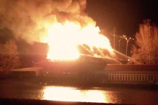 Видео масштабного пожара в столичном ресторане "Млин" Видео масштабного пожара в столичном ресторане "Млин"