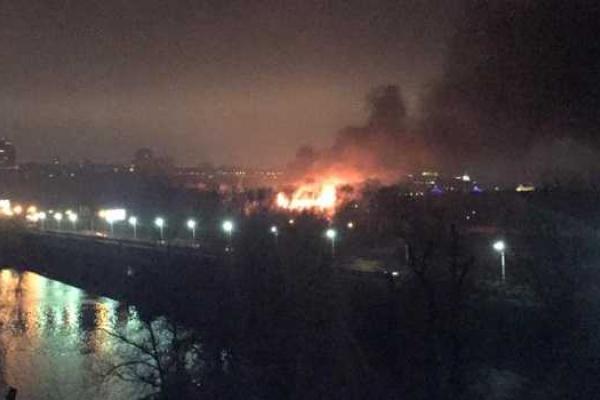 Видео масштабного пожара в столичном ресторане "Млин" Видео масштабного пожара в столичном ресторане "Млин"