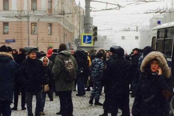 В Москве начались задержания оппозиционеров на "Марше перемен" В Москве начались задержания оппозиционеров на "Марше перемен"