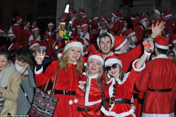 В Лондоне состоялся ежегодный фестиваль Санты В Лондоне состоялся ежегодный фестиваль Санты