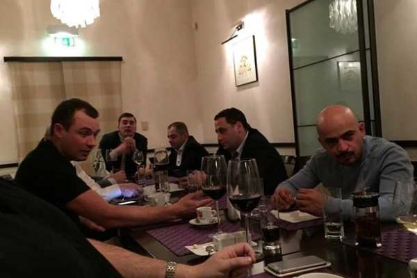 Саакашвили с нардепами-антикоррупционерами устроили заседание в... самом дорогом японском ресторане Киева