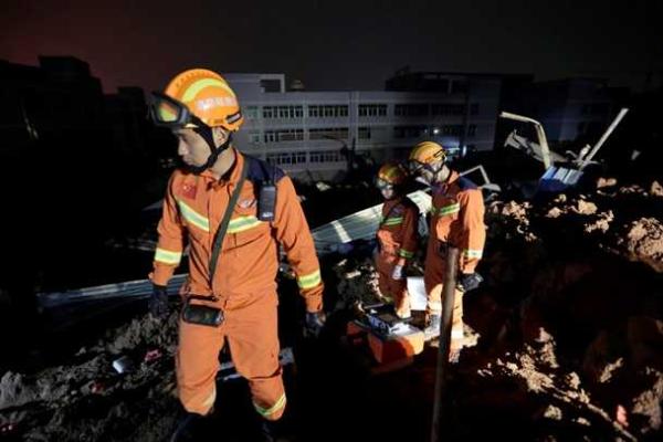 В Китае растет число пропавших без вести после масштабного оползня 