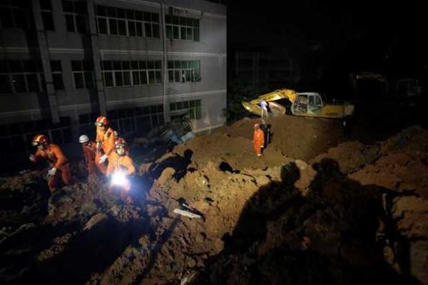 В Китае растет число пропавших без вести после масштабного оползня 