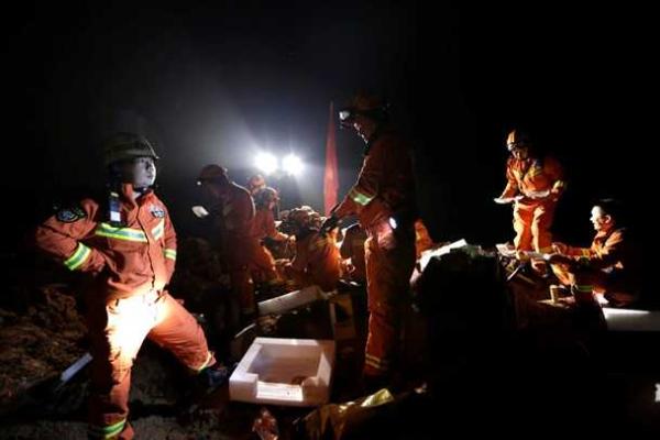 В Китае растет число пропавших без вести после масштабного оползня 