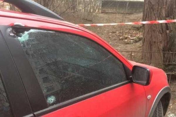 Полицейские Киева выясняются обстоятельства взрыва у жилого дома, в результате которого погиб мужчина Полицейские Киева выясняются обстоятельства взрыва у жилого дома, в результате которого погиб мужчина