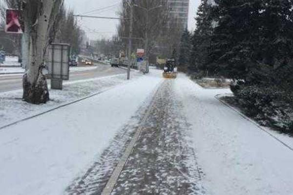 Донецк засыпает снегом Донецк засыпает снегом