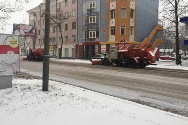 Донецк засыпает снегом Донецк засыпает снегом