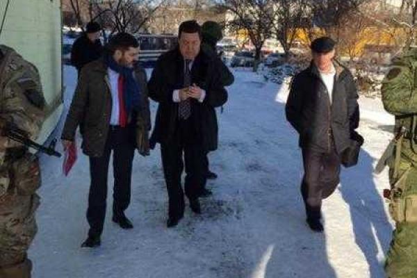 "Герой ДНР" Кобзон, выступая в Донецке, показал неприличный жест Президенту Украины "Герой ДНР" Кобзон, выступая в Донецке, показал неприличный жест Президенту Украины