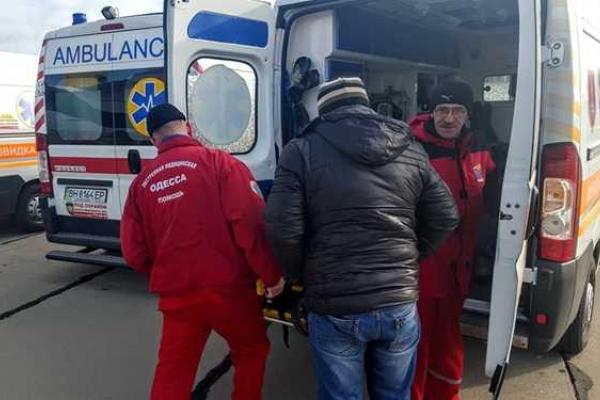 В Военно-медицинский клинический центр Одессы доставили раненых бойцов из зоны АТО В Военно-медицинский клинический центр Одессы доставили раненых бойцов из зоны АТО