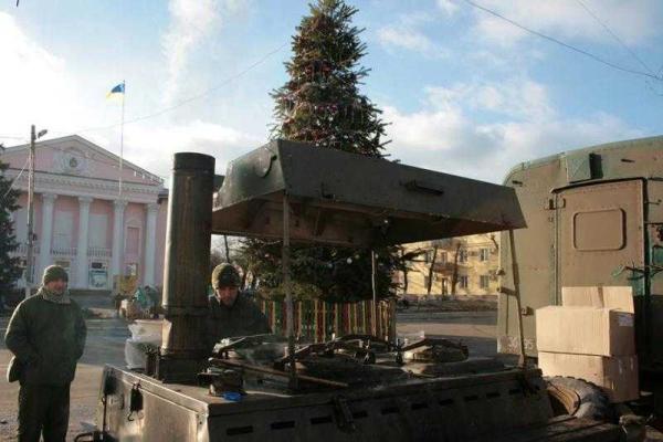 Сотрудники полиции и бойцы ВСУ охраняют правопорядок в городе Счастье и противостоят многочисленным вражеским ДРГ  Сотрудники полиции и бойцы ВСУ охраняют правопорядок в городе Счастье и противостоят многочисленным вражеским ДРГ