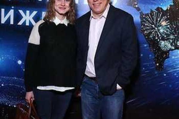 Актер комедийного сериала "Кухня" готовится к рождению первенца