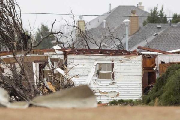 Последствия разрушительного торнадо в США: разрушенные дома, затопленные города, жертвы среди людей Последствия разрушительного торнадо в США: разрушенные дома, затопленные города, жертвы среди людей