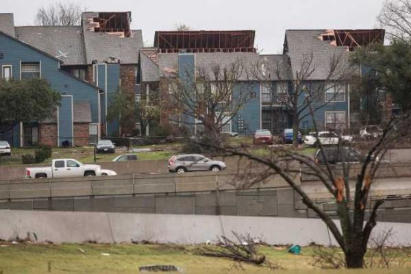 Последствия разрушительного торнадо в США: разрушенные дома, затопленные города, жертвы среди людей Последствия разрушительного торнадо в США: разрушенные дома, затопленные города, жертвы среди людей