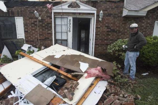 Последствия разрушительного торнадо в США: разрушенные дома, затопленные города, жертвы среди людей Последствия разрушительного торнадо в США: разрушенные дома, затопленные города, жертвы среди людей