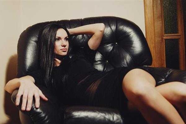 Закарпатская фотомодель сменила купальник на форму новой патрульной полиции Закарпатская фотомодель сменила купальник на форму новой патрульной полиции