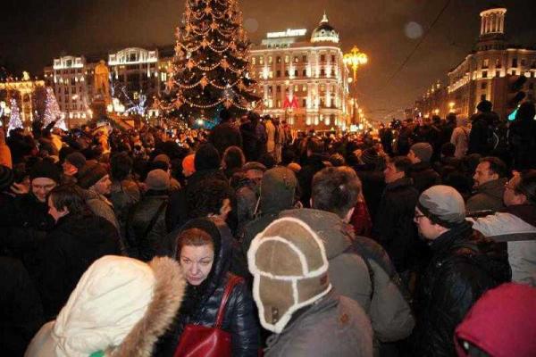 В Москве на Пушкинской площади несколько сотен протестующих собрались на митинг 