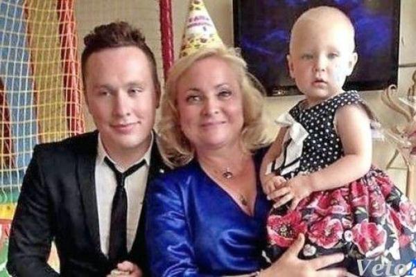 Звезда сериала "Интерны" показала подросшую дочь 