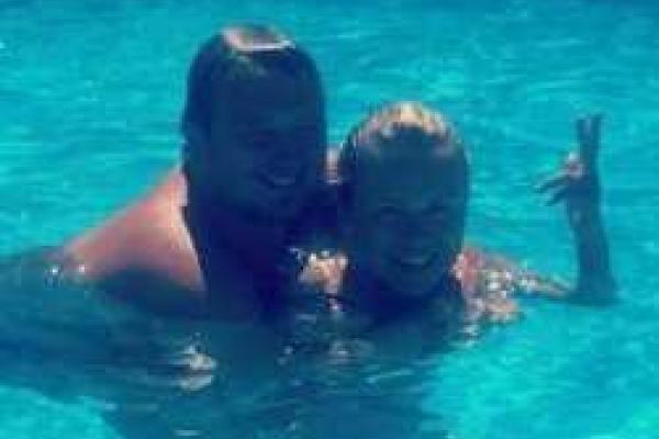 Певица Анна Семенович улетела к возлюбленному в Швейцарию