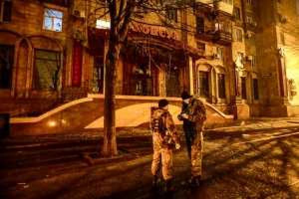 В Запорожье неизвестные метнули гранату к дверям ресторана, где располагался подпольный развлекательный центр В Запорожье неизвестные метнули гранату к дверям ресторана, где располагался подпольный развлекательный центр