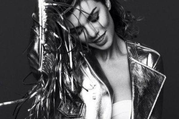 Певица Анна Седокова поделилась с поклонниками загадочными снимками Певица Анна Седокова поделилась с поклонниками загадочными снимками