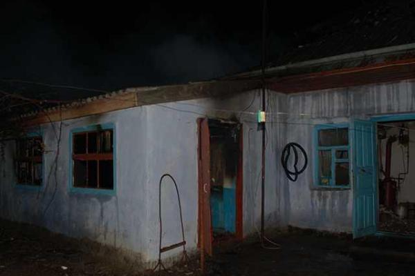 В одном из сел Николаевщины на пожаре погибло три человека, среди них - малолетний ребенок