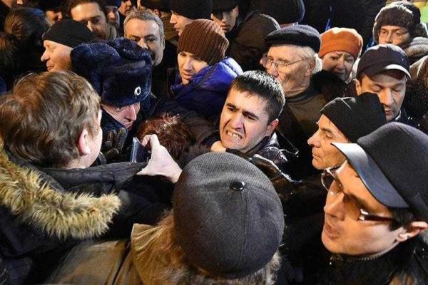 В Москве на Пушкинской площади несколько сотен протестующих собрались на митинг 