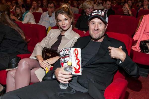 Звезда телешоу "Дом-2" беременна от известного российского режиссера